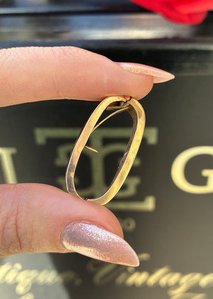 Antique Oval Amethyst and 9 Carat Yellow Gold Hand Engraved Scarf Clip, 1899