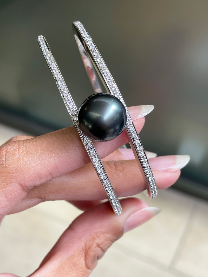Autore Black South Sea Pearl and Diamond 18 Carat White Gold Two-Row Bangle