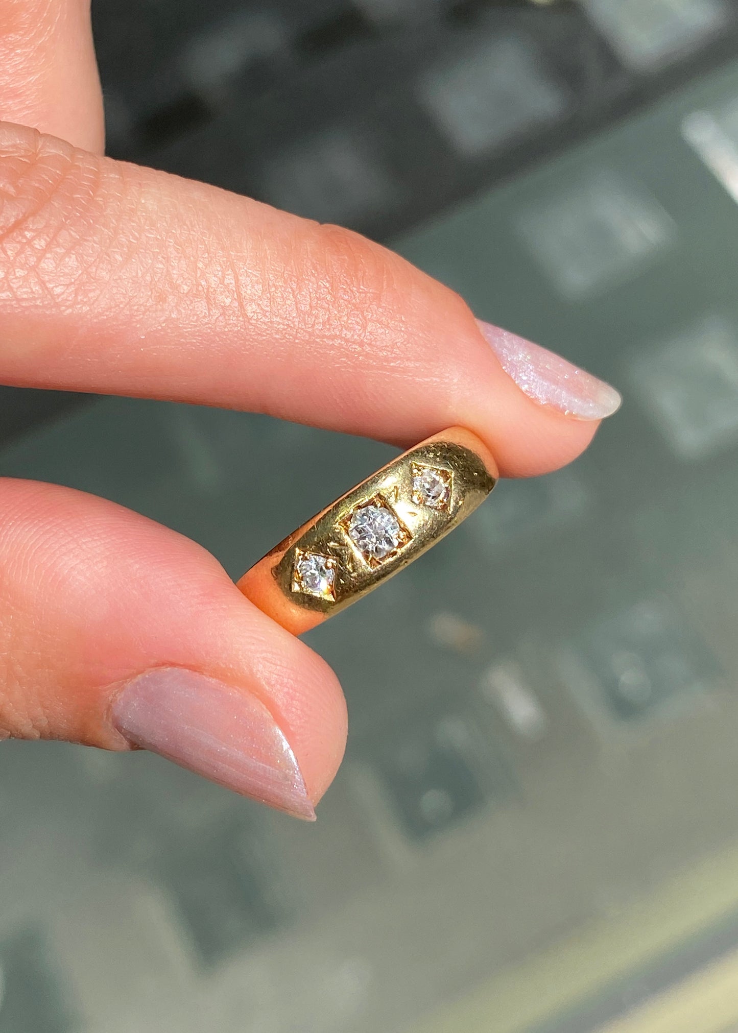 Late Victorian Old Cut Diamond 18 Carat Yellow Gold Three-Stone Band Ring, 1885