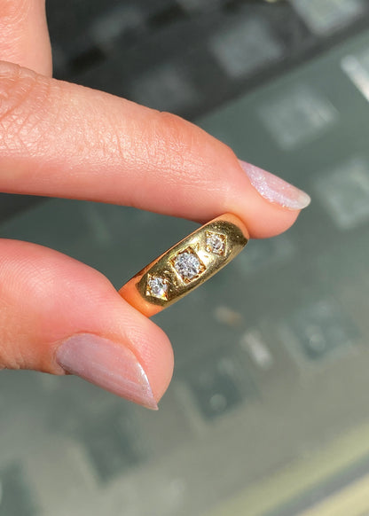 Late Victorian Old Cut Diamond 18 Carat Yellow Gold Three-Stone Band Ring, 1885