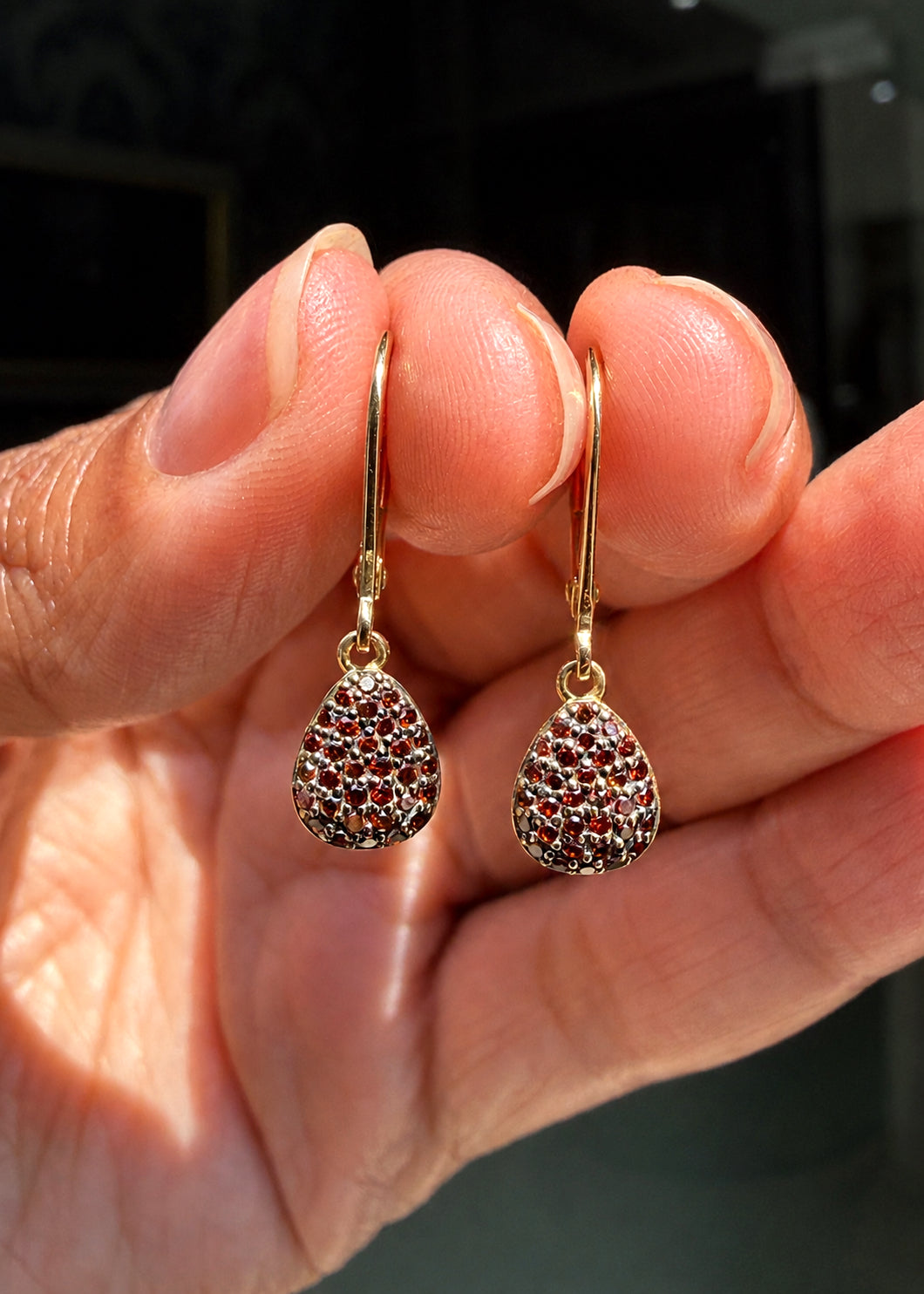 Links of London Garnet Pear Shape Pendant Necklace and Earrings Set in 18K Gold