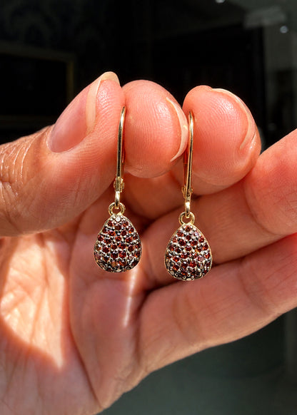 Links of London Garnet Pear Shape Pendant Necklace and Earrings Set in 18K Gold