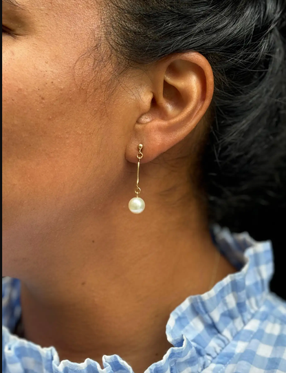 Cultured Pearl and 18 Carat Yellow Gold Drop Earrings