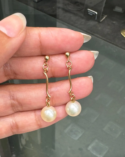 Cultured Pearl and 18 Carat Yellow Gold Drop Earrings