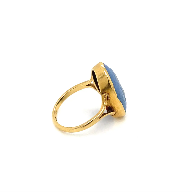 Wedgwood Blue Jasperware Cameo Style 18 Carat Yellow Gold Vintage Dress Ring