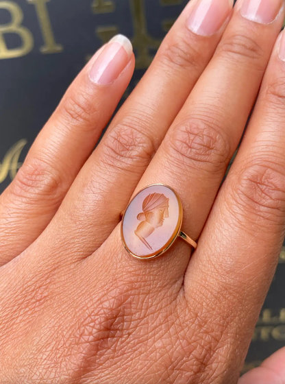 Carnelian Intaglio and 9 Carat Yellow Gold Vintage Signet Ring