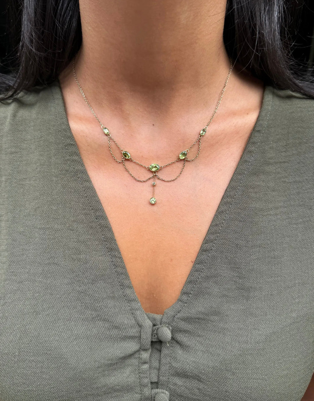 Edwardian Style Oval Peridot Drop Chain Necklace in 9 Carat Yellow Gold