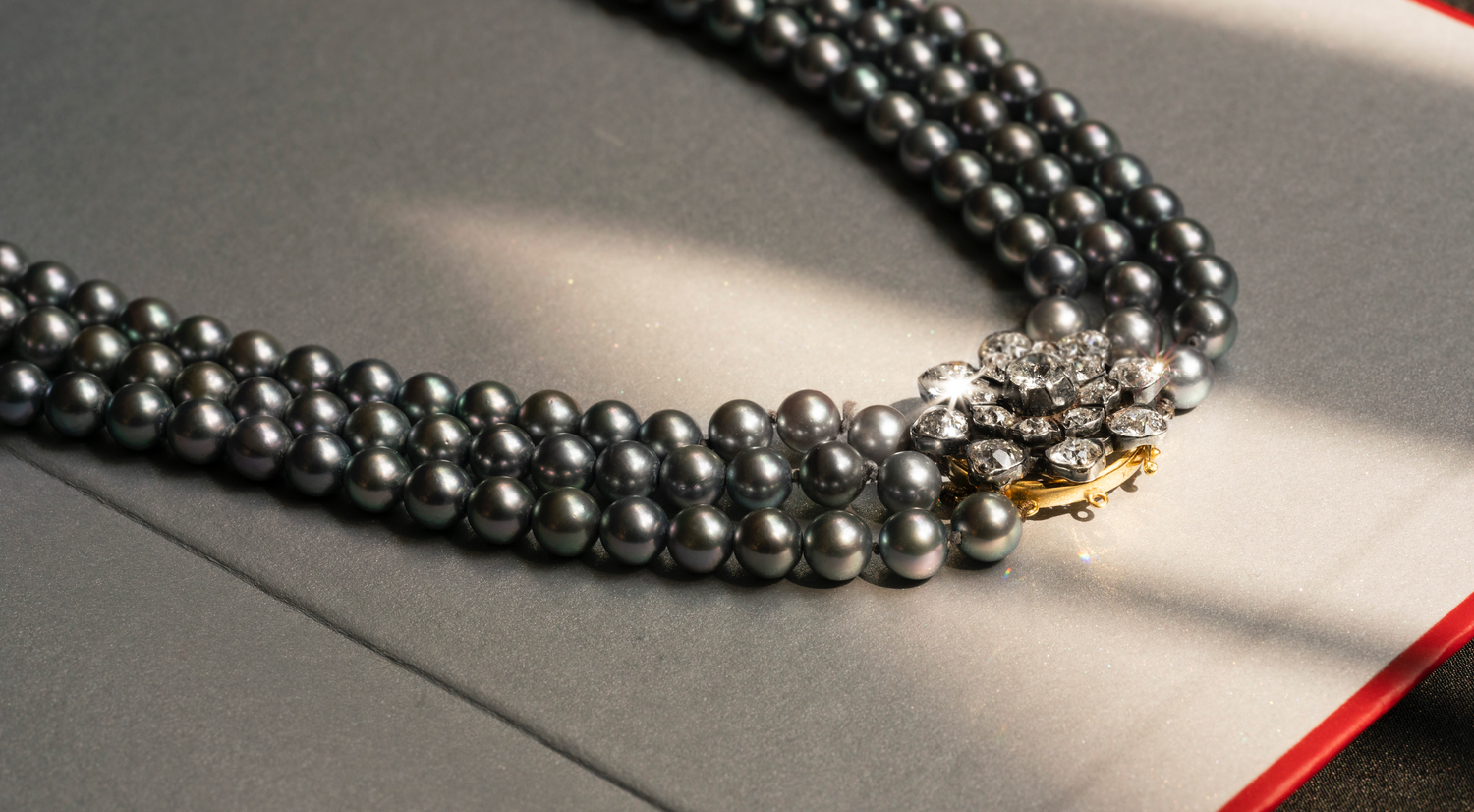 Tobi Gem - black pearls diamonds necklace