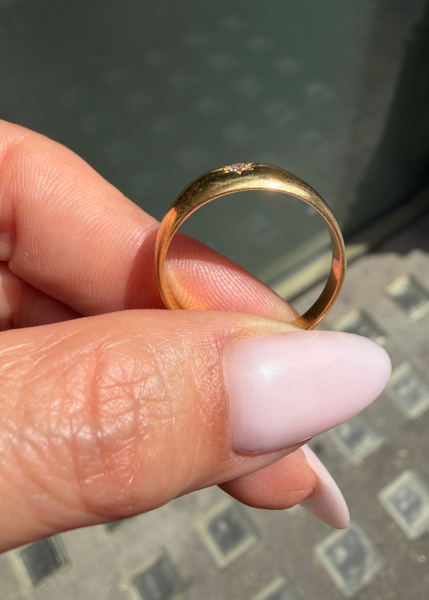 Antique Star Set Old Mine Cut Diamond 18 Carat Yellow Gold Band Ring, c.1900s