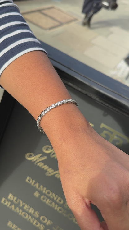Round Brilliant Cut Diamond and 18 Carat White Gold Tennis Bracelet