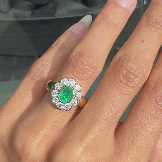 video of emerald and diamond ring