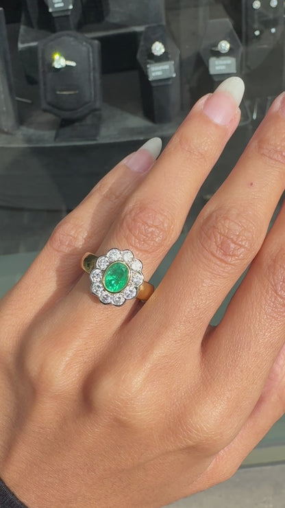 video of emerald and diamond ring