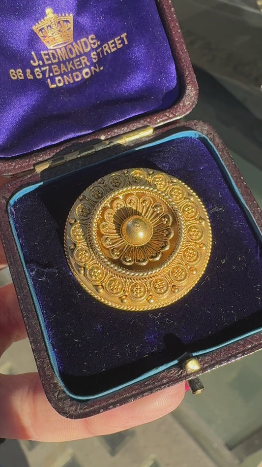 Late Victorian 15 Carat, 22 Carat Gilded Yellow Gold Keepsake Brooch