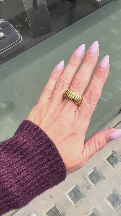 Links of London 18 Carat Yellow Gold Wide Flexi Band Dress Ring